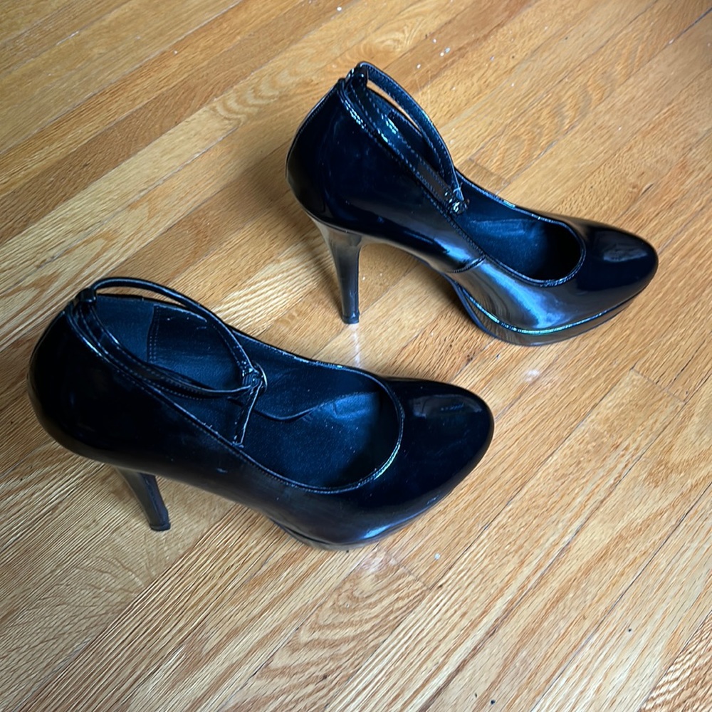 Patent leather shoes